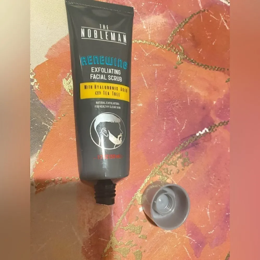 🎁The Nobleman M’en Renewing exfoliating Facial Scrub 1.7OZ(50mL)💥